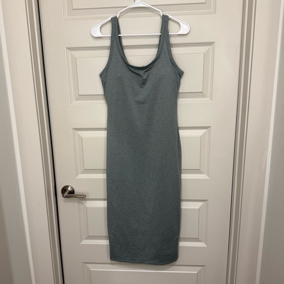 Vuori Halo Essential Dress - Picture 2 of 9